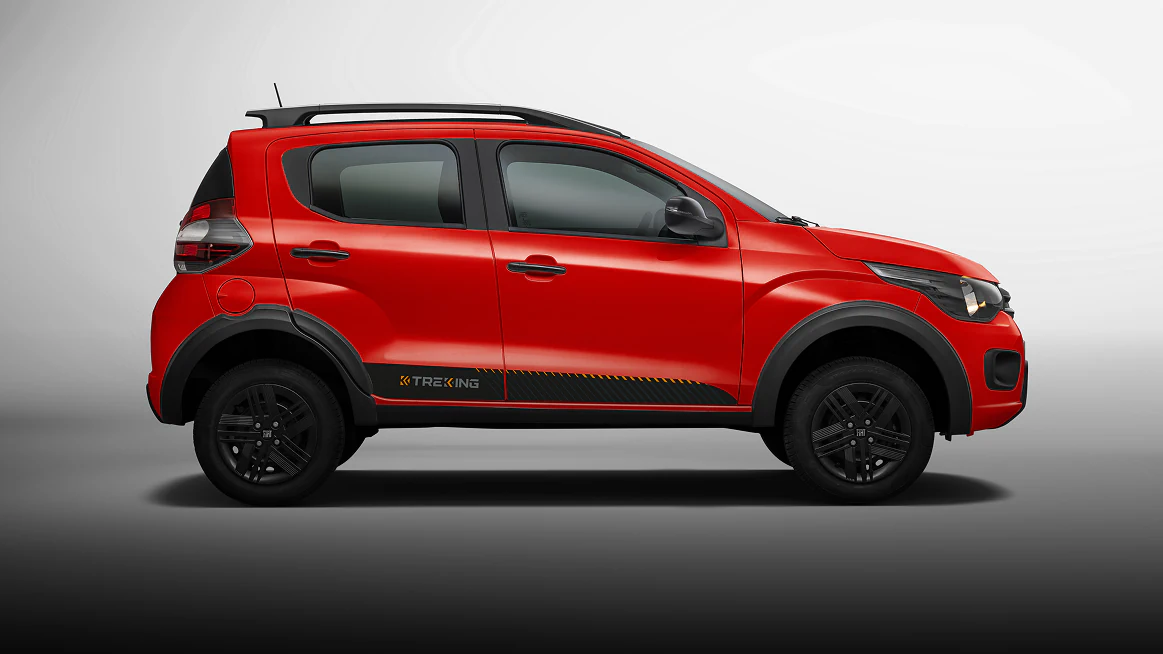 Visão lateral do Fiat Mobi na cor vermelha. O modelo compacto tem alta eficiência o que garante o posto de mais econômico da categoria.
