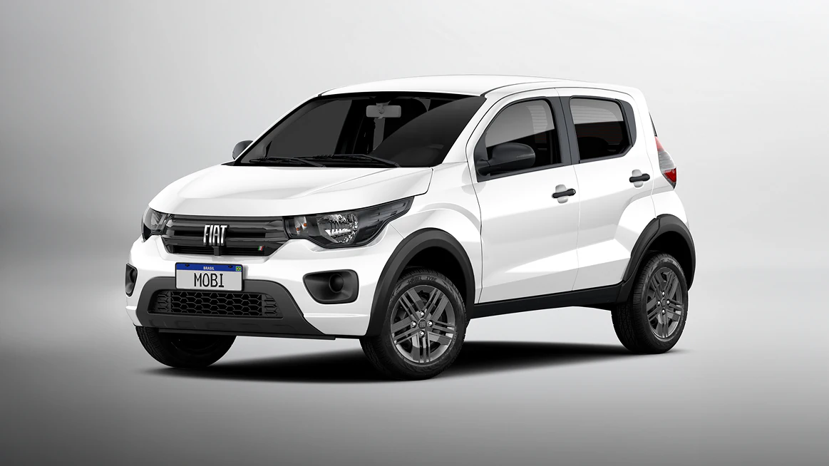 Visão lateral e frontal do Fiat Mobi na cor vermelha, com destaque para as maçanetas externas e calotas do retrovisor em preto fosco na versão Like.